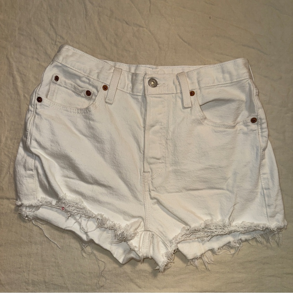Levi's 501 Cut Off White/Cream color Frayed Hem Women's 28/6 Denim 3" Shorts.